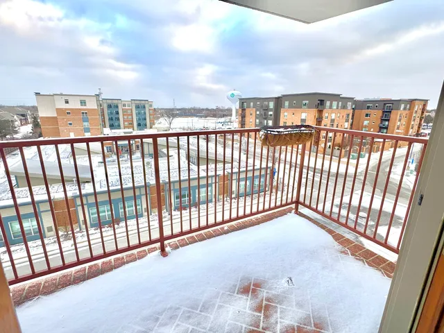 $189,900 | 141 North La Grange Road, Unit 504, La Grange, IL 60525