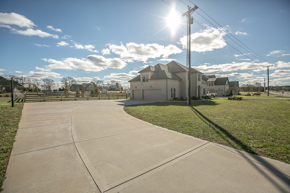 9630 Mona Road Murfreesboro, TN 37129 - Photo 32 of 39 a view of a terrace