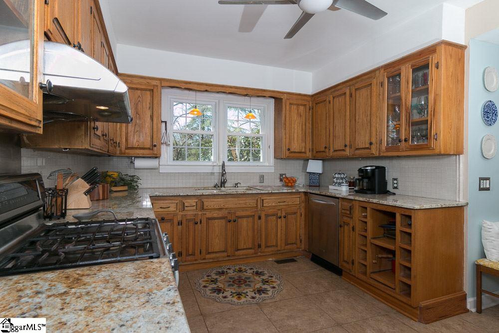 202 West Maple Street Clinton, SC 29325 - Photo 6 of 36 Gallery Image 6