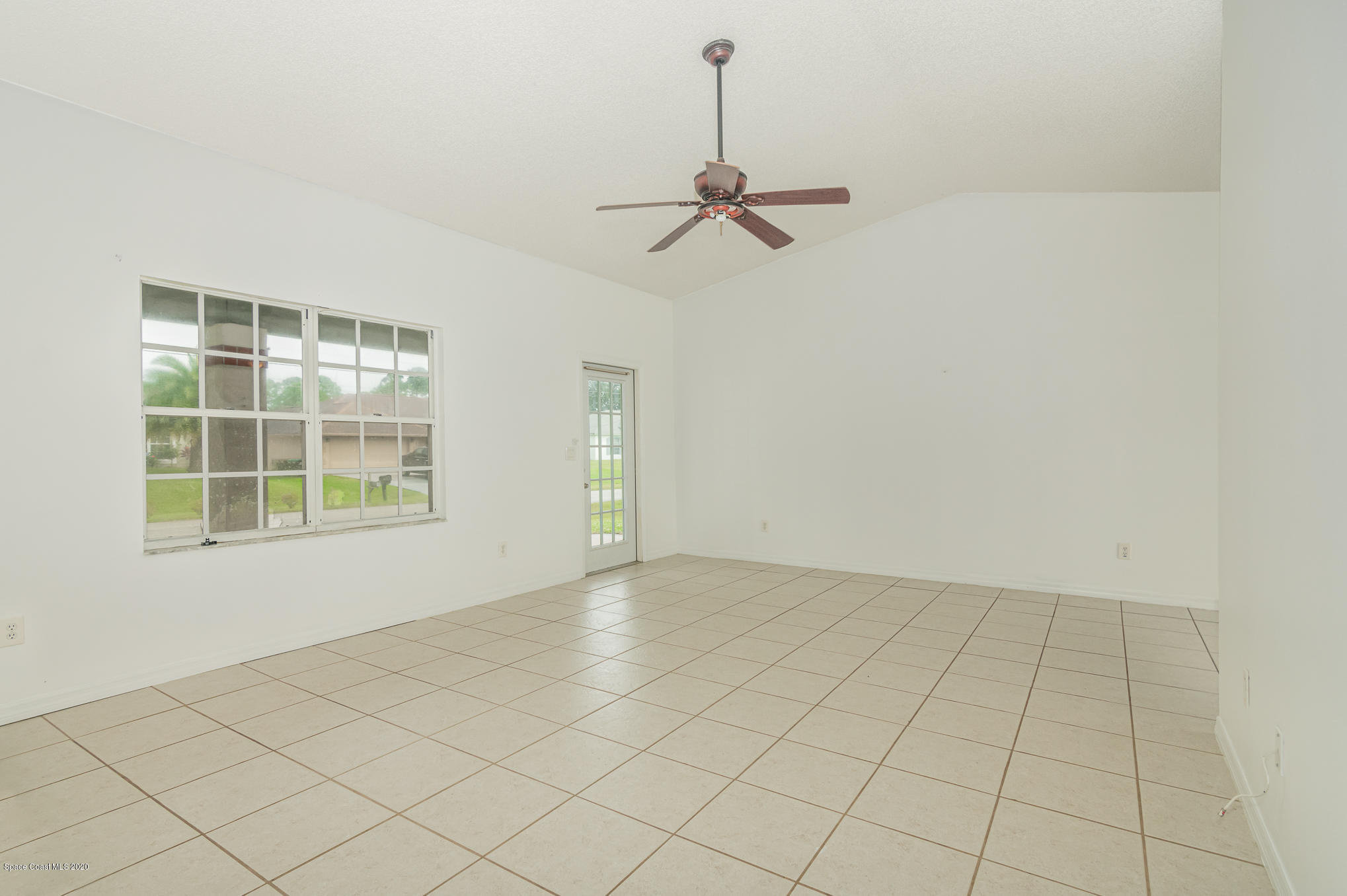 400 Lisa Road Northeast Palm Bay, FL 32907 - Photo 4 of 22 DSC_0005-Edit