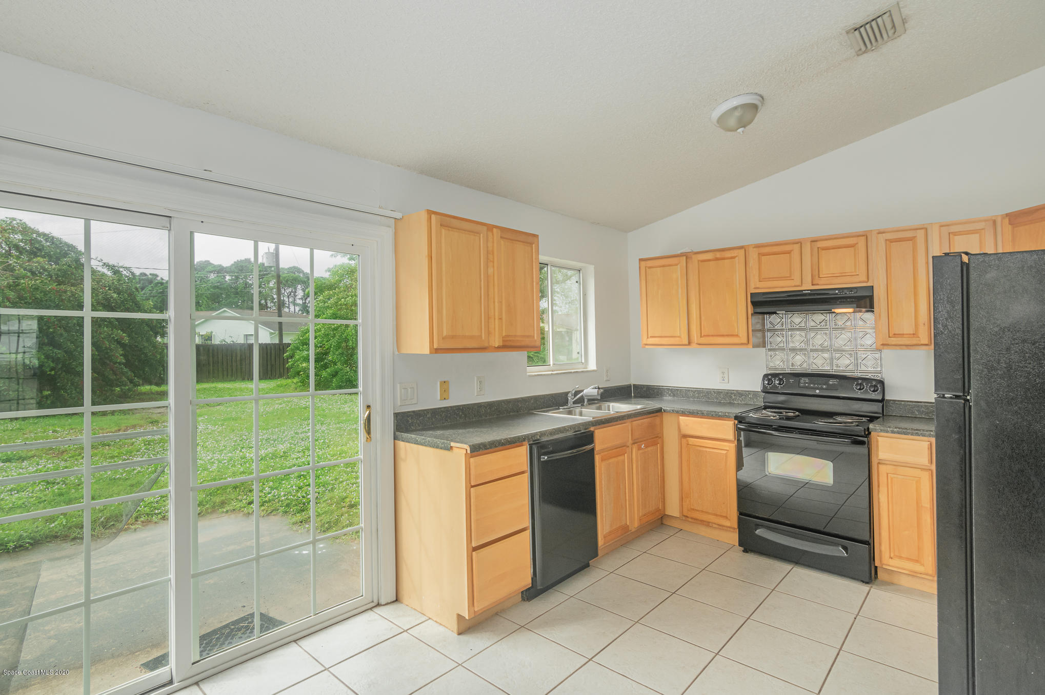 400 Lisa Road Northeast Palm Bay, FL 32907 - Photo 6 of 22 DSC_0009-Edit