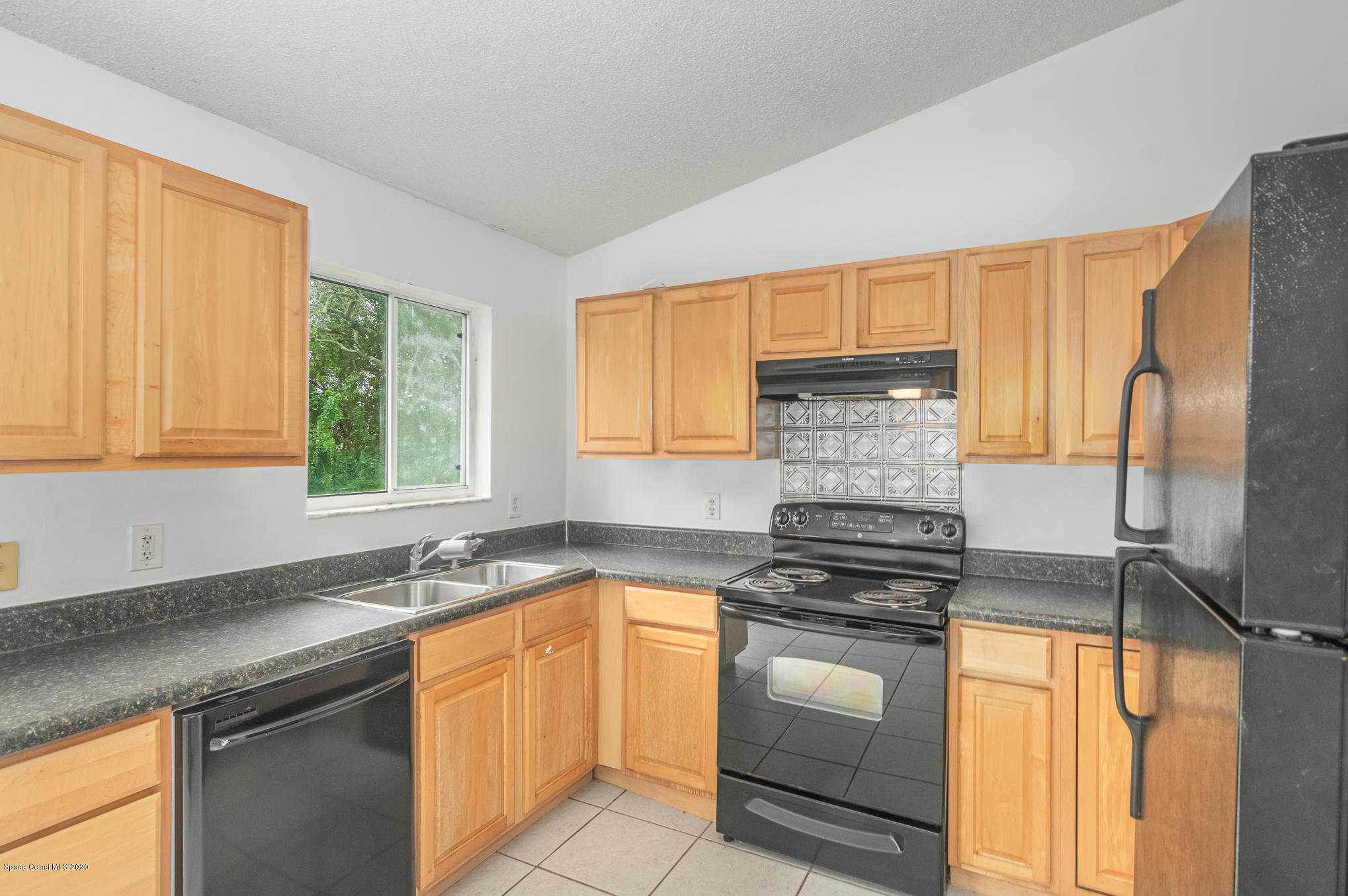 400 Lisa Road Northeast Palm Bay, FL 32907 - Photo 9 of 22 DSC_0018-Edit