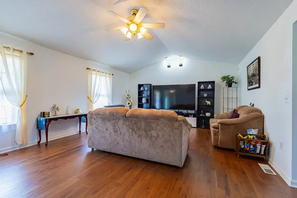 $320,000 | 614 Fairview Circle, Winchester, TN 37398