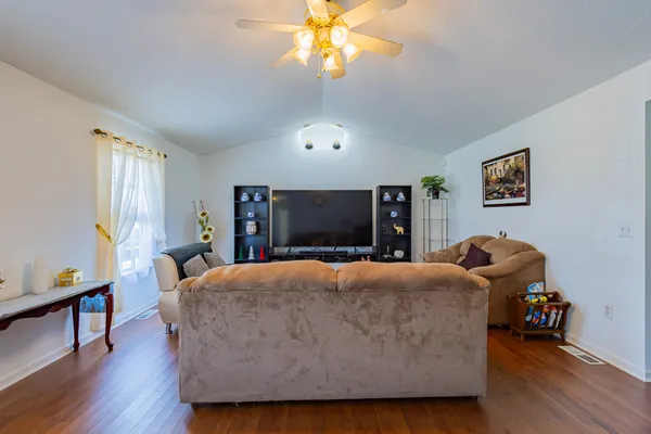 $320,000 | 614 Fairview Circle, Winchester, TN 37398