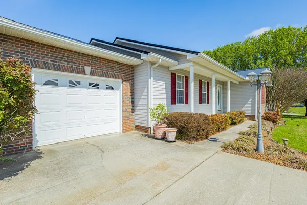 $320,000 | 614 Fairview Circle, Winchester, TN 37398