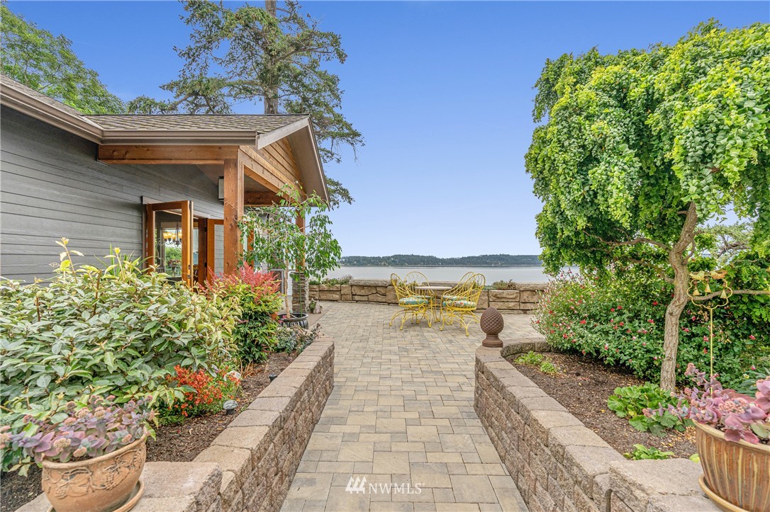 1409 Penn Cove Road Oak Harbor, WA 98277 - Photo 3 of 40 Gallery Image 3