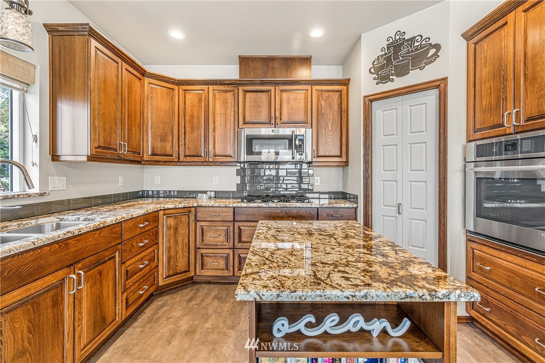 1409 Penn Cove Road Oak Harbor, WA 98277 - Photo 10 of 40 Gallery Image 10