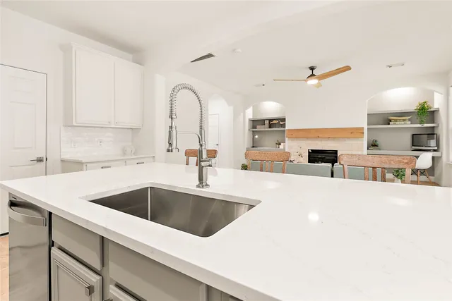 $2,500 | 127 Ledgestone Place, The Woodlands, TX 77382