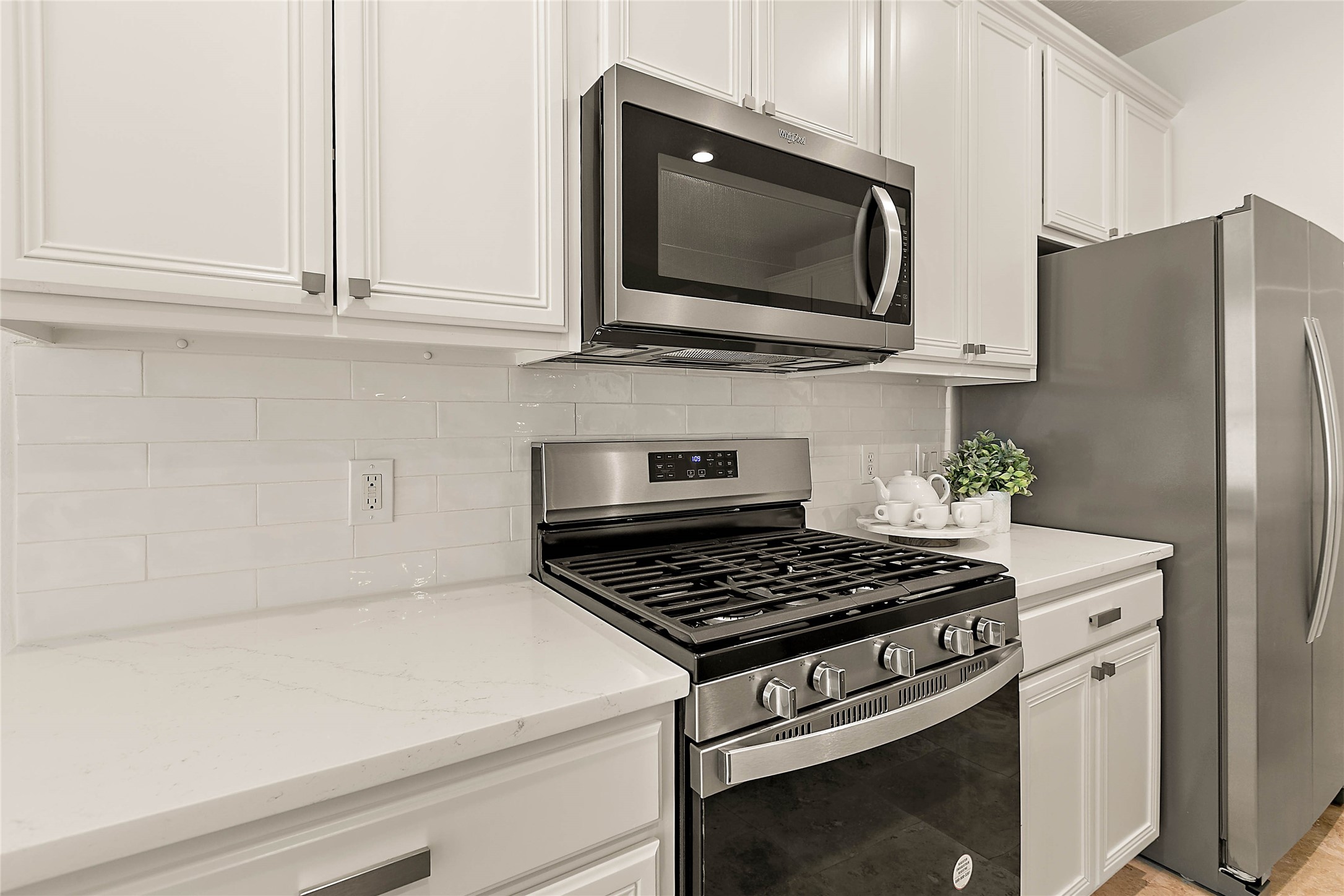 127 Ledgestone Place The Woodlands, TX 77382 - Photo 14 of 34