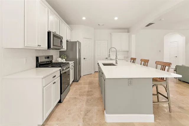 $2,500 | 127 Ledgestone Place, The Woodlands, TX 77382