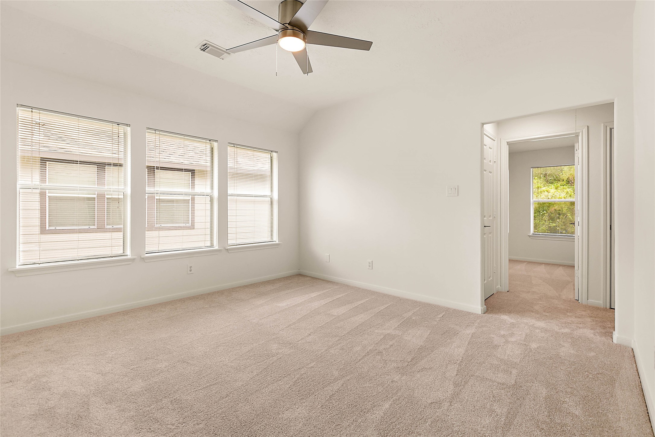 127 Ledgestone Place The Woodlands, TX 77382 - Photo 20 of 34