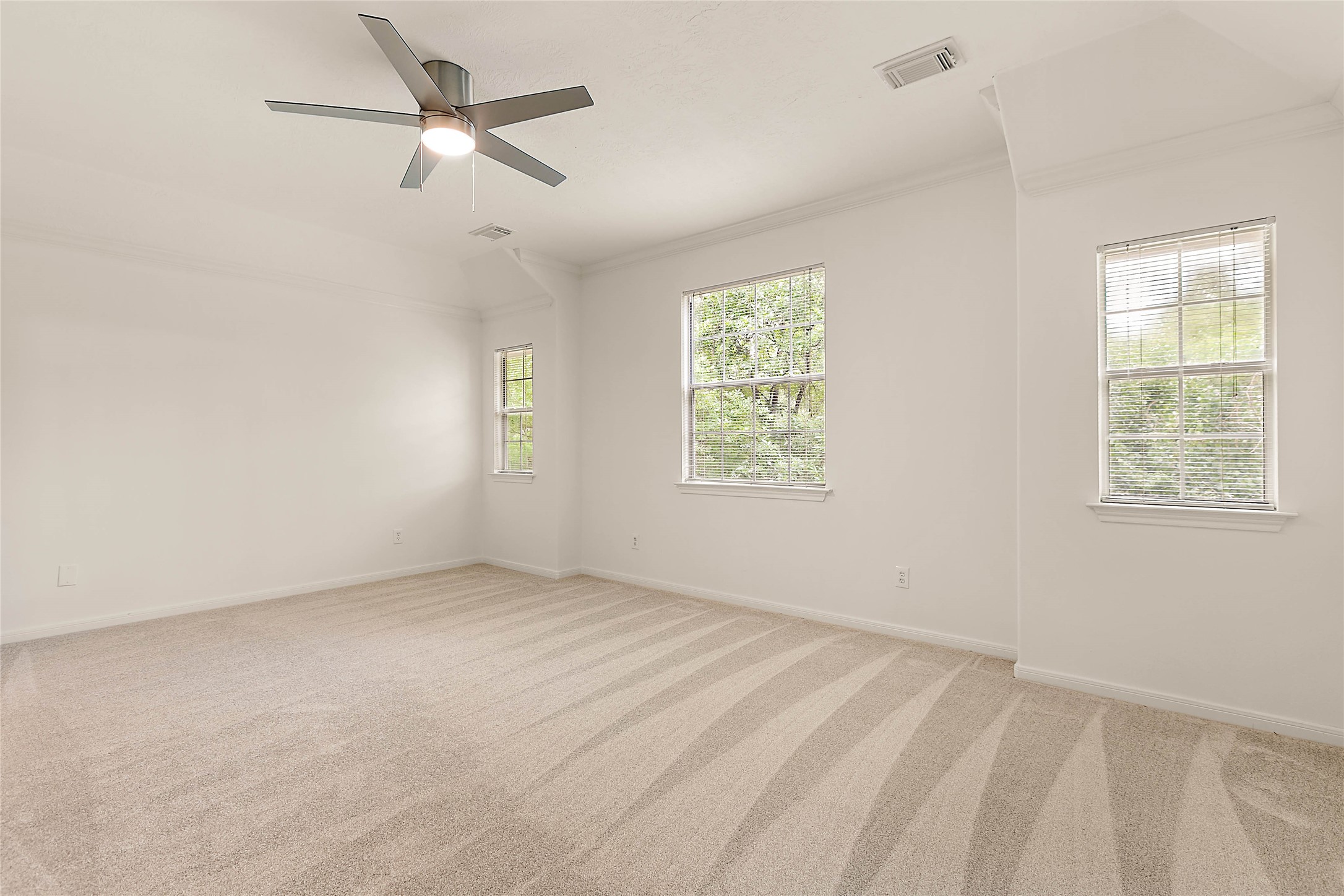 127 Ledgestone Place The Woodlands, TX 77382 - Photo 22 of 34