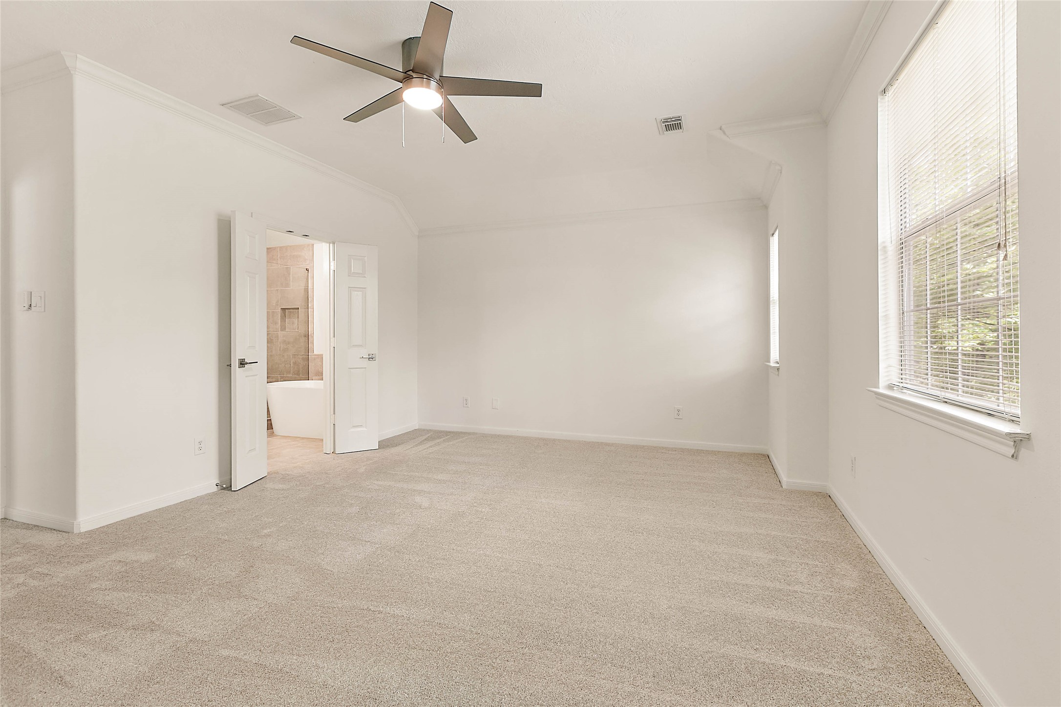 127 Ledgestone Place The Woodlands, TX 77382 - Photo 23 of 34