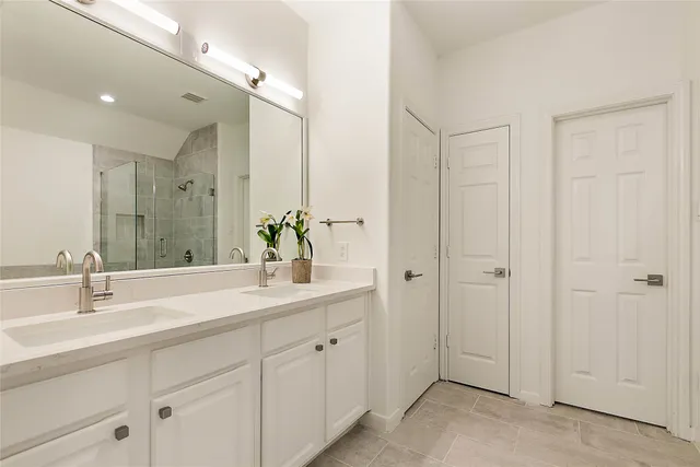 $2,500 | 127 Ledgestone Place, The Woodlands, TX 77382