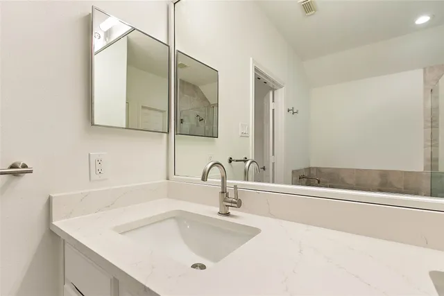 $2,500 | 127 Ledgestone Place, The Woodlands, TX 77382