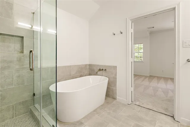 $2,500 | 127 Ledgestone Place, The Woodlands, TX 77382