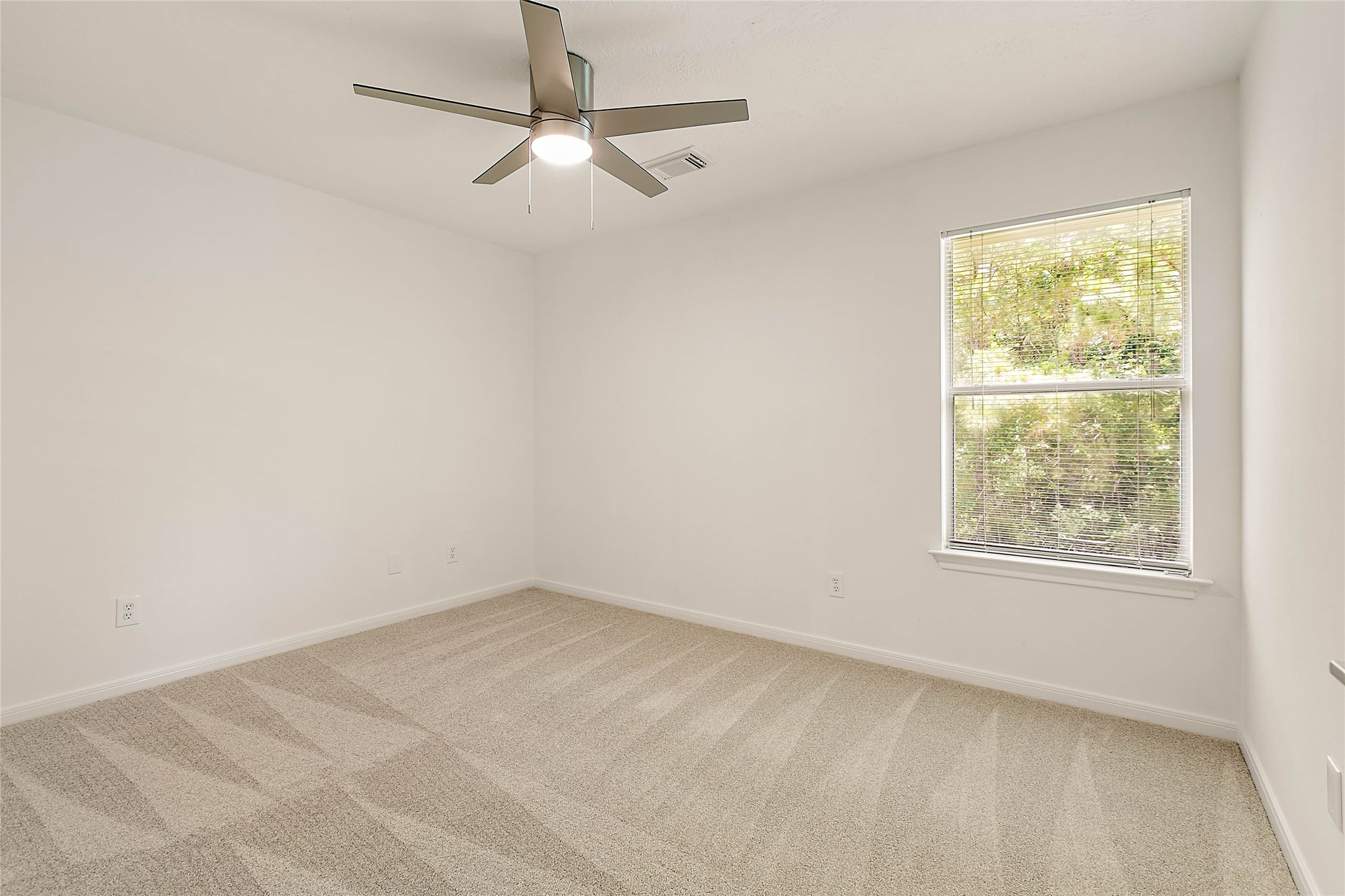 127 Ledgestone Place The Woodlands, TX 77382 - Photo 29 of 34