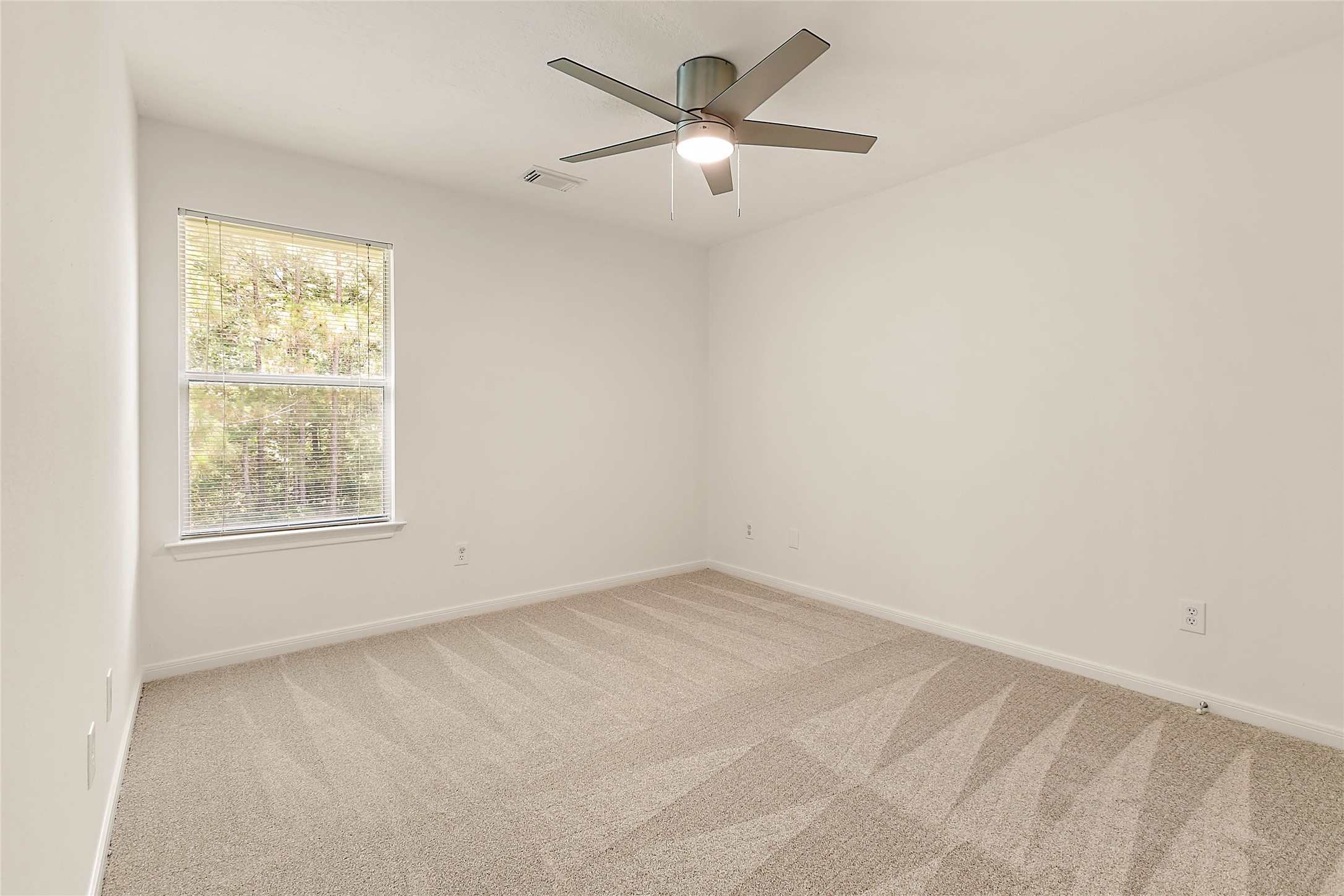 127 Ledgestone Place The Woodlands, TX 77382 - Photo 31 of 34