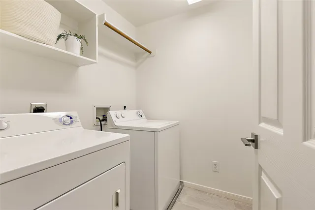 $2,500 | 127 Ledgestone Place, The Woodlands, TX 77382