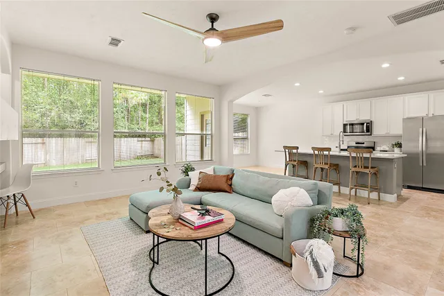 $2,500 | 127 Ledgestone Place, The Woodlands, TX 77382