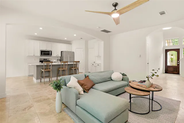 $2,500 | 127 Ledgestone Place, The Woodlands, TX 77382