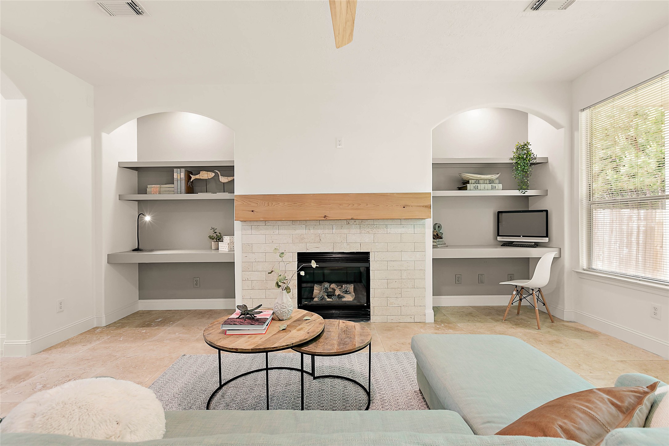 127 Ledgestone Place The Woodlands, TX 77382 - Photo 8 of 34