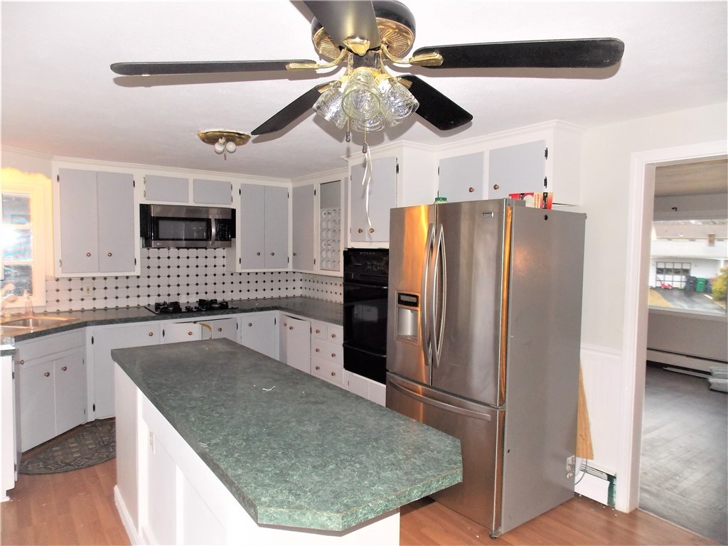 83 Hobbs Road Warwick, RI 02889 - Photo 3 of 16 Gallery Image 3