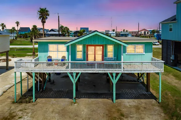 $297,900 | 402 Seashell Drive, Surfside Beach, TX 77541