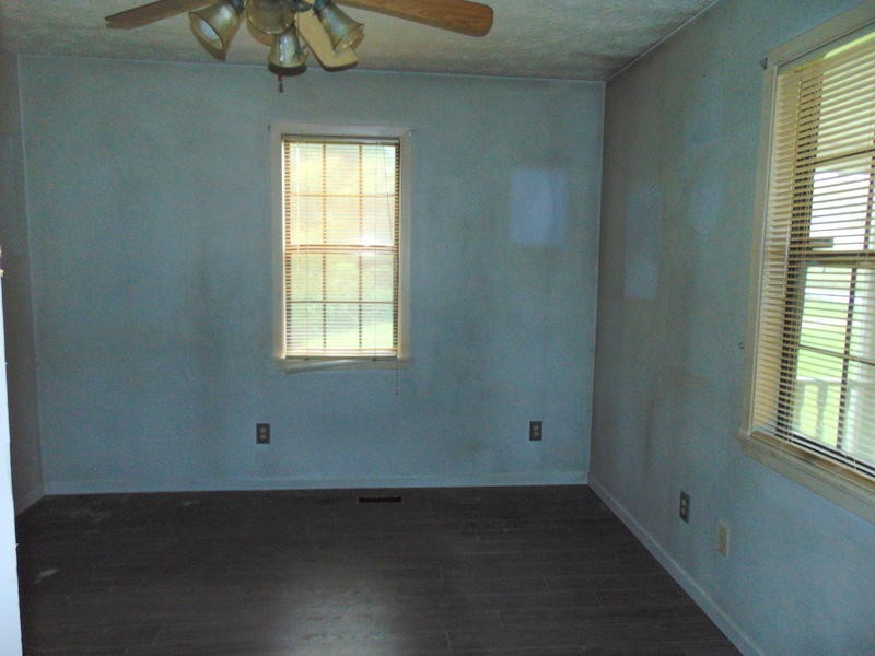 985 Rome Road Lancing, TN 37770 - Photo 6 of 11 an empty room with a window