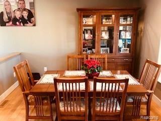 971 Parallel Street Fenton, MI 48430 - Photo 10 of 16 dining.jpg