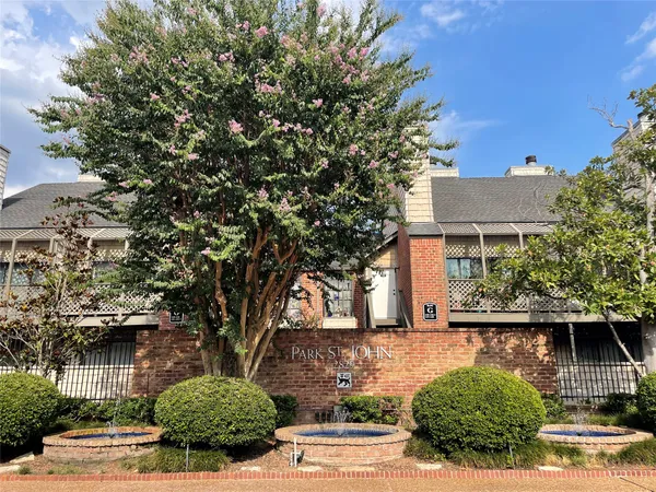 $1,095 | 2829 Timmons Lane, Unit 215, Houston, TX 77027