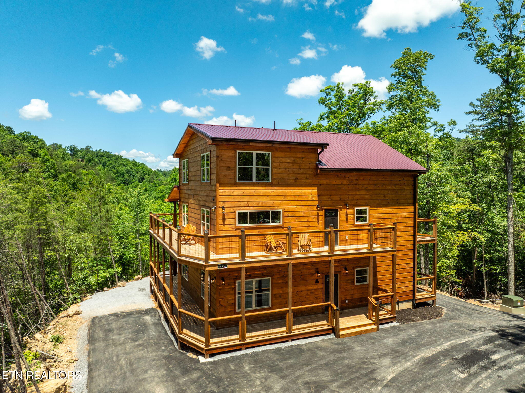623 Dutch Way Pigeon Forge, TN 37862 - Photo 2 of 54 83-web-or-mls-IMG_2529