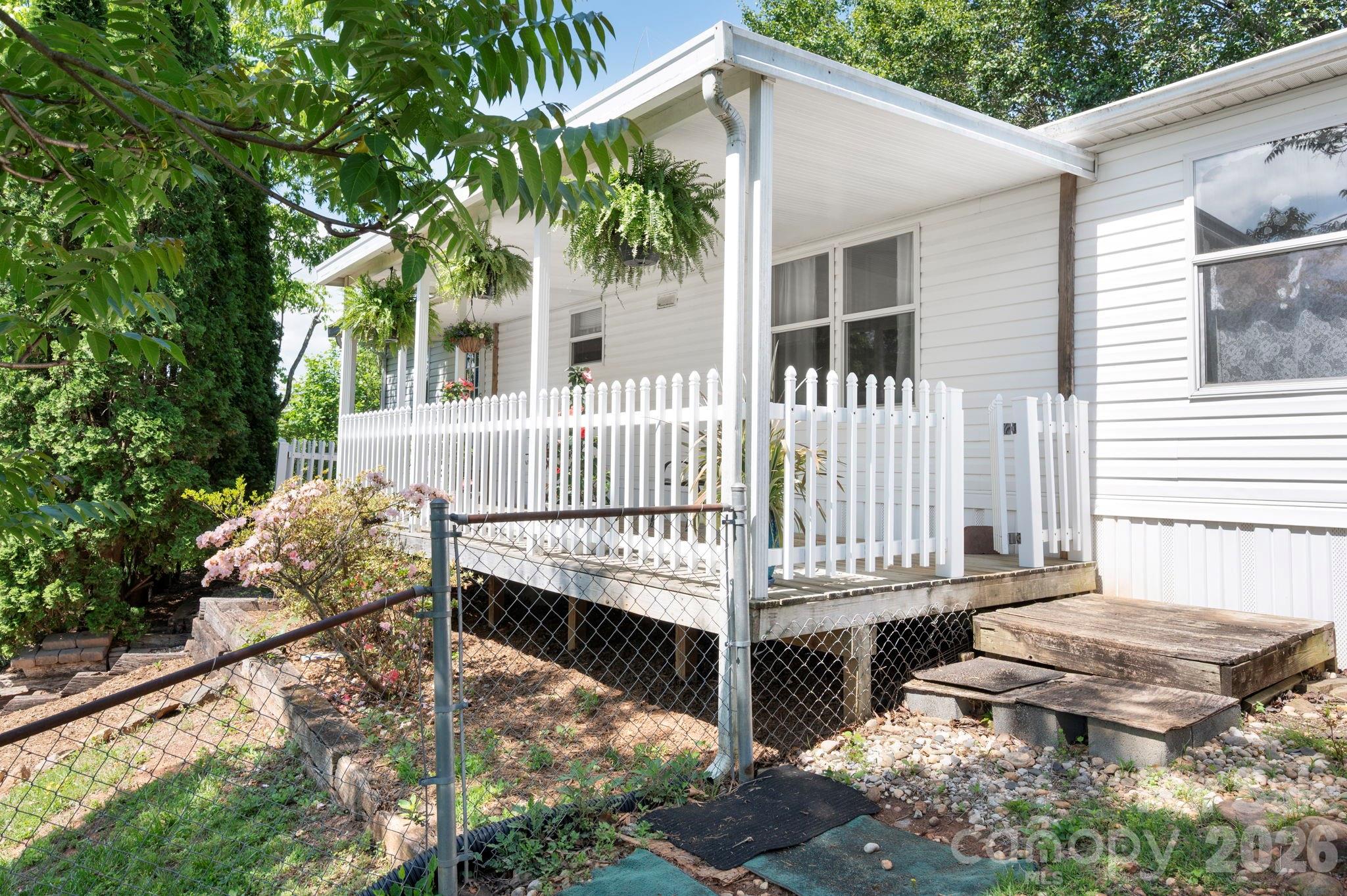 66 Green Oak Road Asheville, NC 28804 - Photo 5 of 35