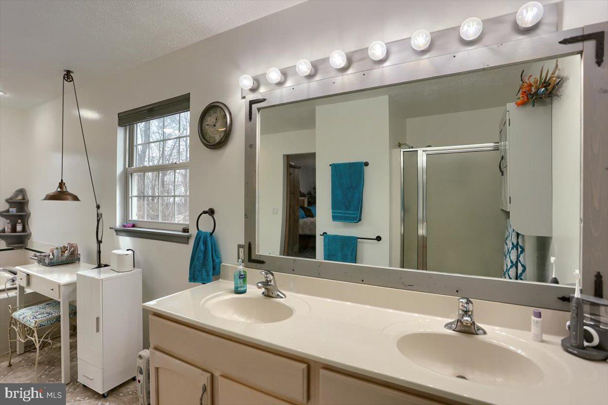 7666 Hickory Road Stewartstown, PA 17363 - Photo 28 of 57 Main bedroom