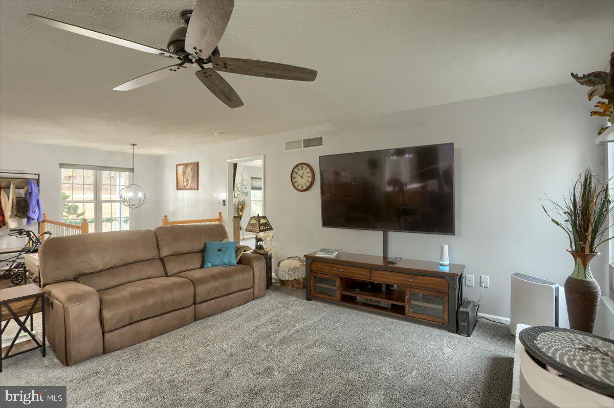 7666 Hickory Road Stewartstown, PA 17363 - Photo 35 of 57 Living room