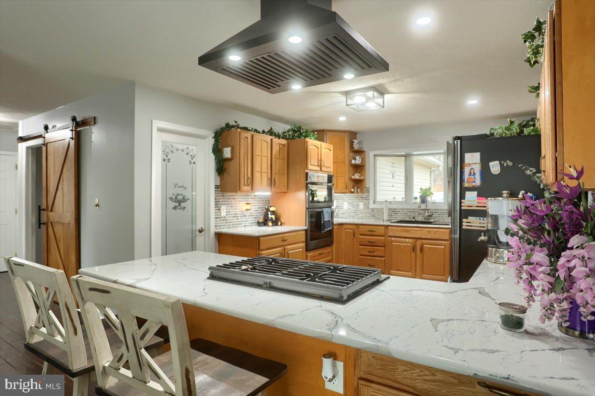 7666 Hickory Road Stewartstown, PA 17363 - Photo 10 of 57 New rangetop and hood