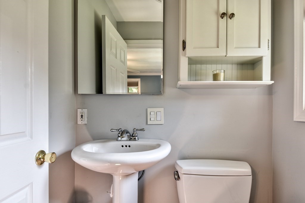 26 Rosslare Road Framingham, MA 01701 - Photo 20 of 29 Gallery Image 20