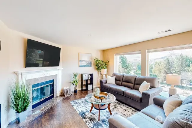 $489,000 | 808 West Manson Highway, Unit B203, Chelan, WA 98816