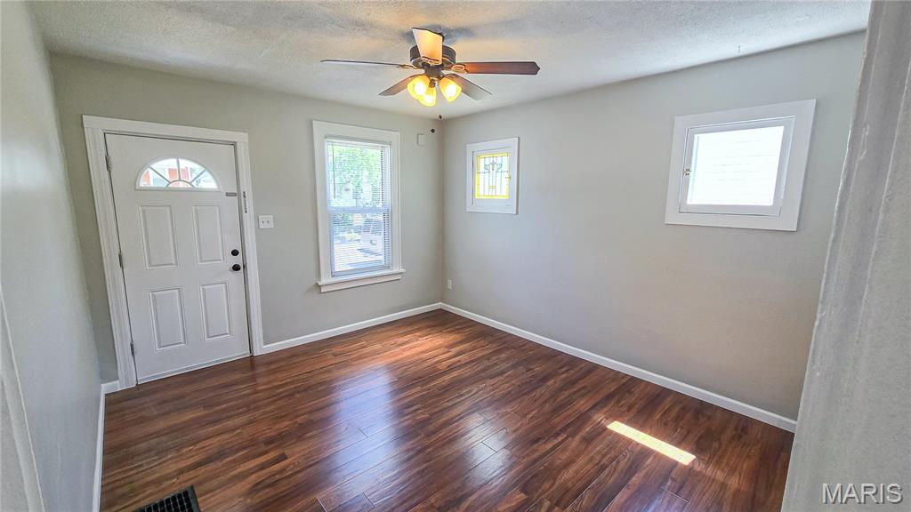 4706 Tesson Street St. Louis, MO 63116 - Photo 5 of 20