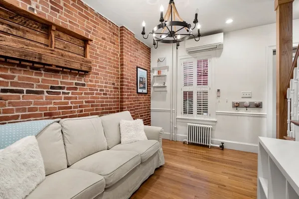 $5,250 | 9 R Salem St Avenue, Boston, MA 02129