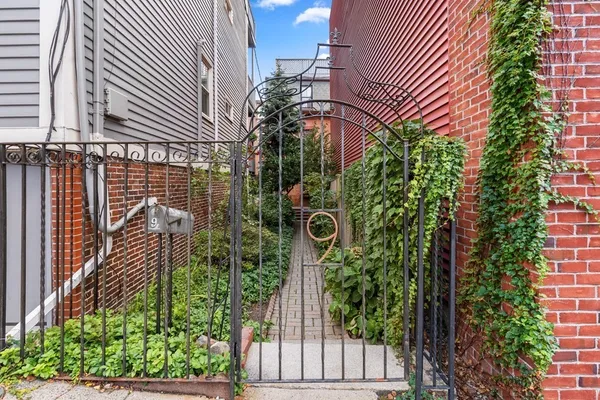 $5,250 | 9 R Salem St Avenue, Boston, MA 02129