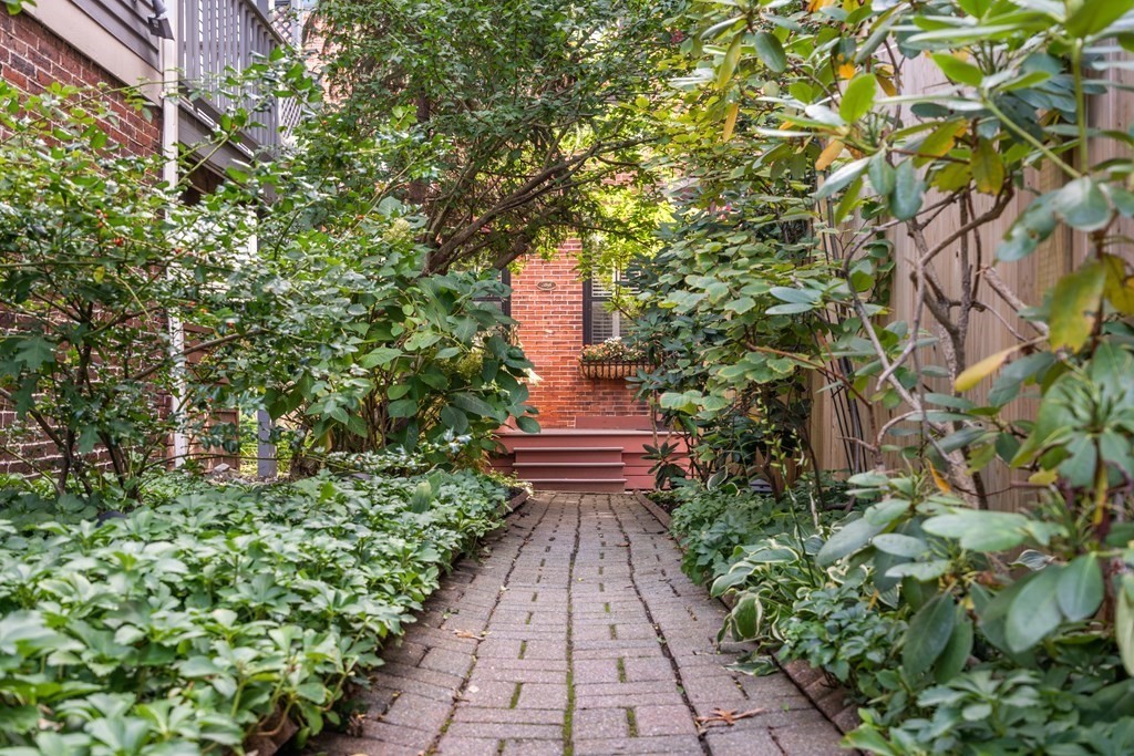 9 R Salem St Avenue Boston, MA 02129 - Photo 26 of 27