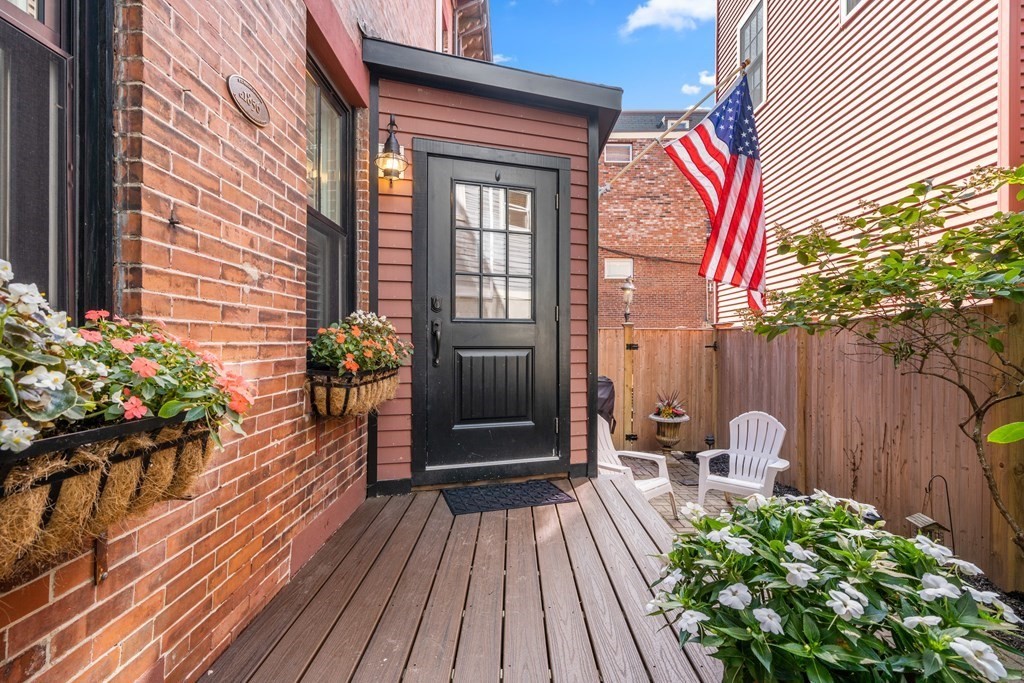 9 R Salem St Avenue Boston, MA 02129 - Photo 3 of 27