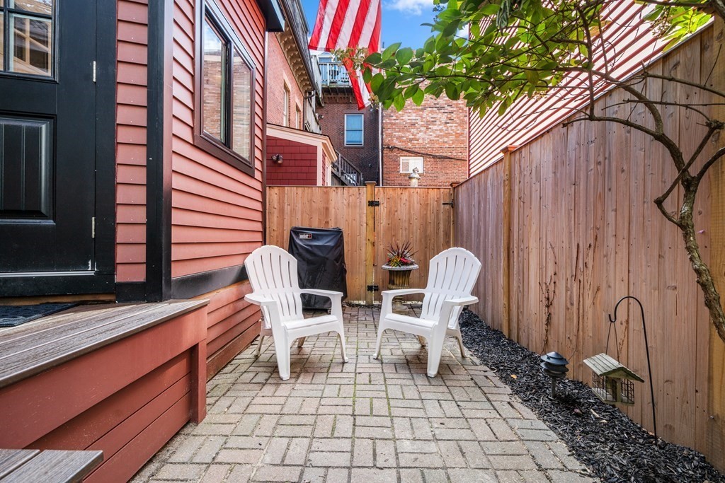 9 R Salem St Avenue Boston, MA 02129 - Photo 4 of 27