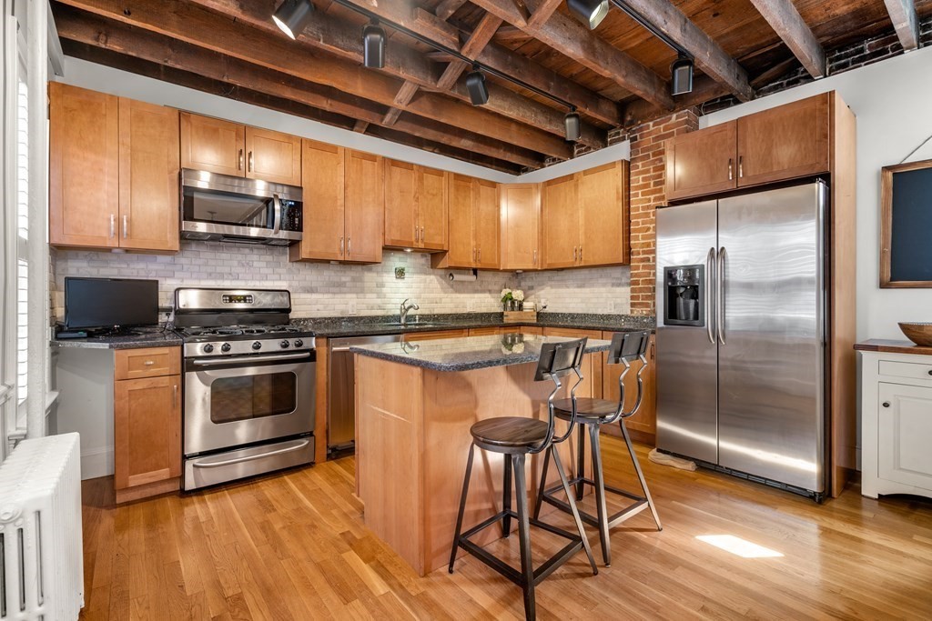 9 R Salem St Avenue Boston, MA 02129 - Photo 6 of 27