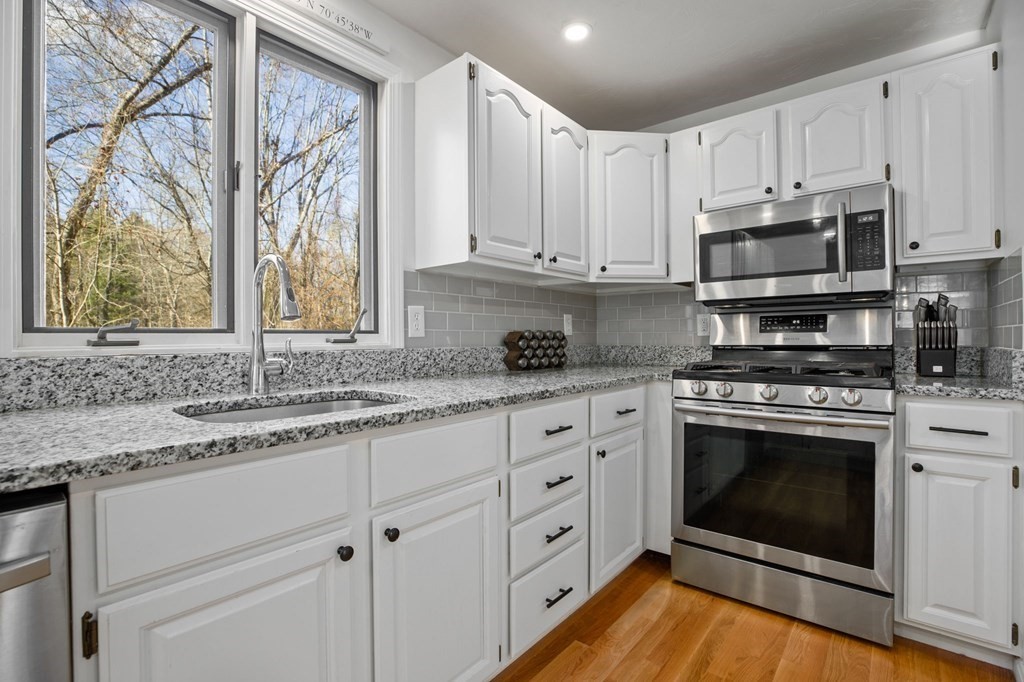 154 Booth Hill Road Scituate, MA 02066 - Photo 4 of 41 Gallery Image 4