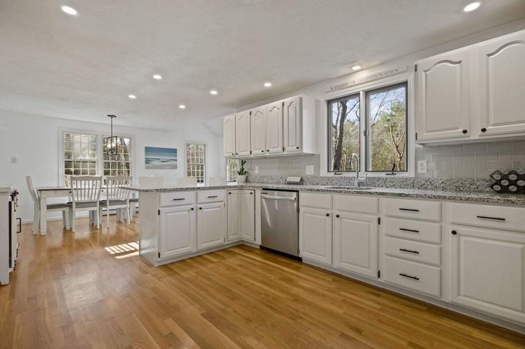 154 Booth Hill Road Scituate, MA 02066 - Photo 5 of 41 Gallery Image 5