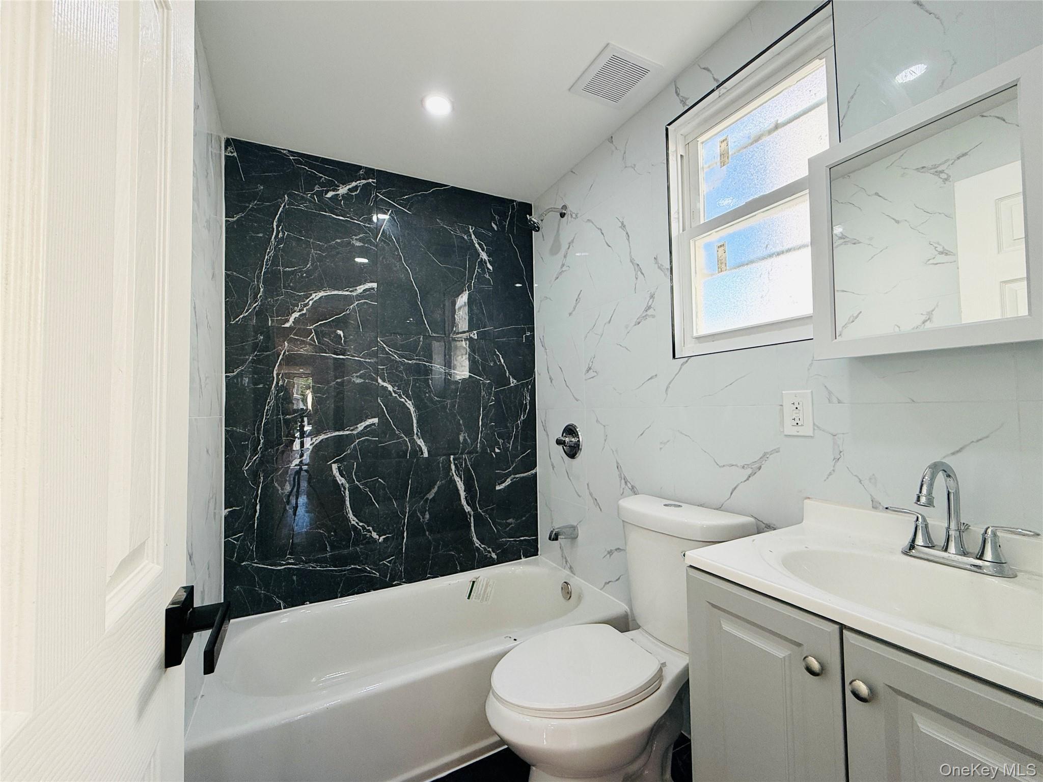 164-21 109th Road Queens, NY 11433 - Photo 9 of 17