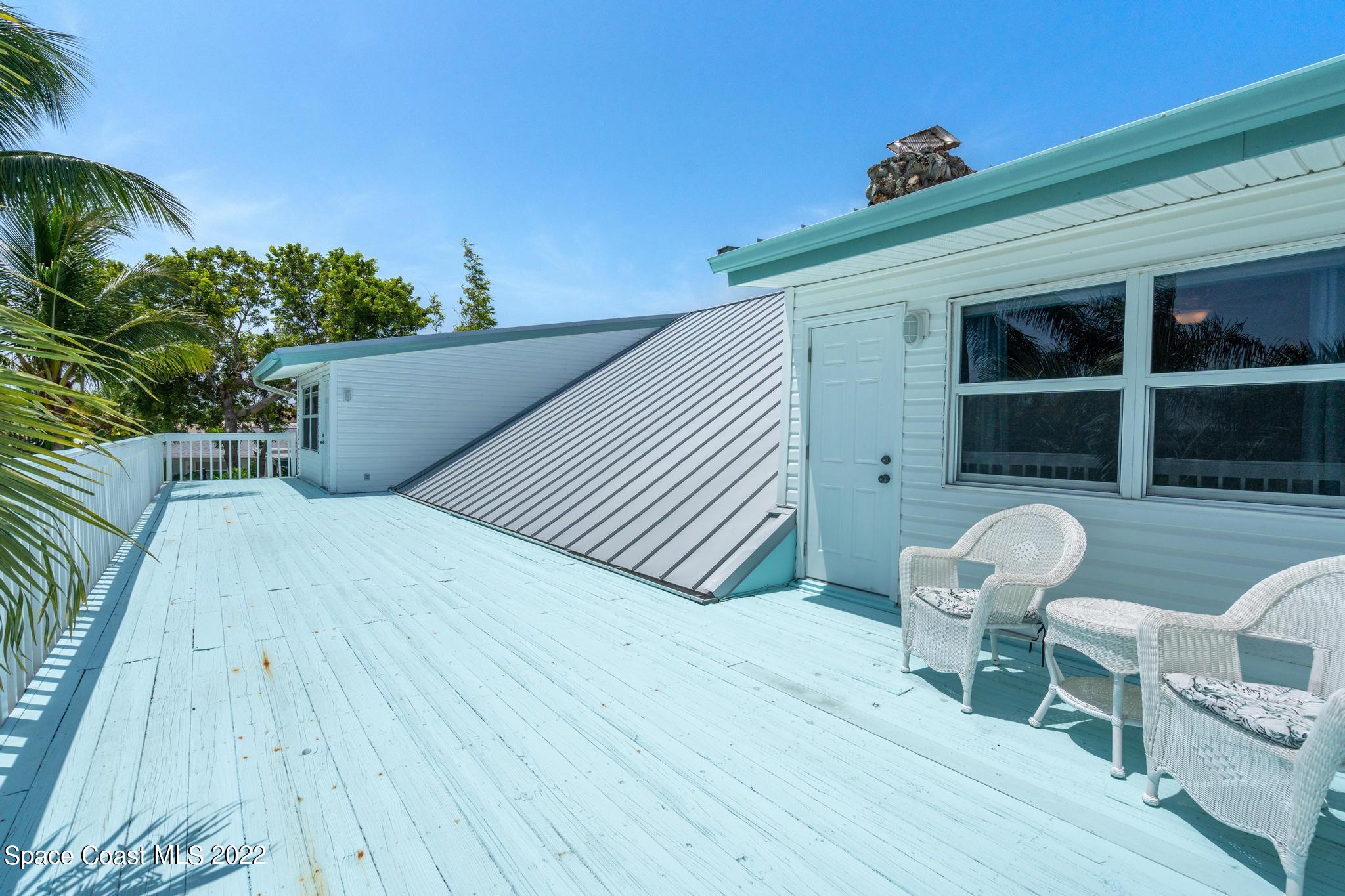 14 Country Club Road Cocoa Beach, FL 32931 - Photo 39 of 64 a balcony with table and chairs