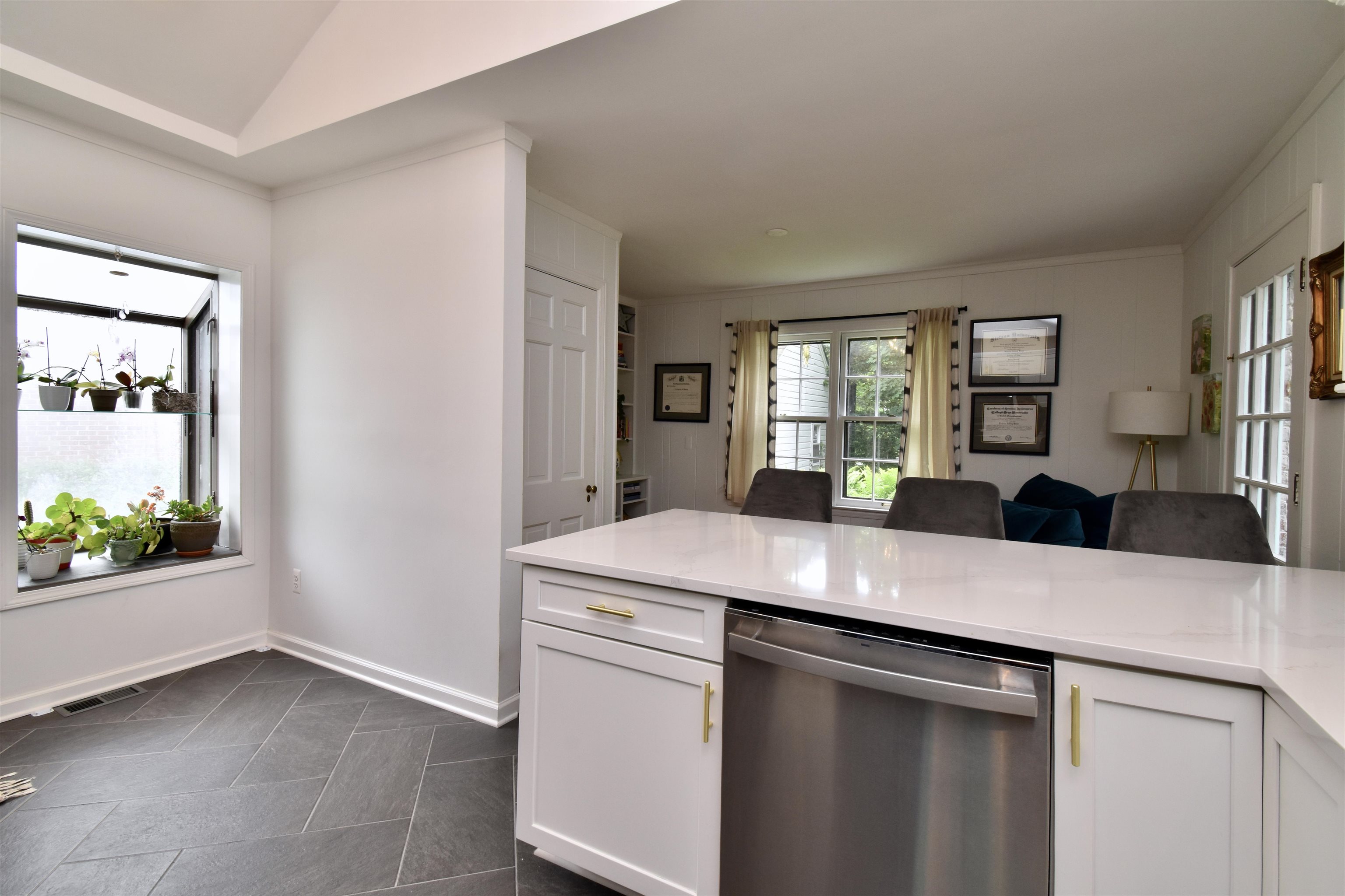 330 Kerby Road Grosse Pointe, MI 48236 - Photo 15 of 34 50112336-14.JPG